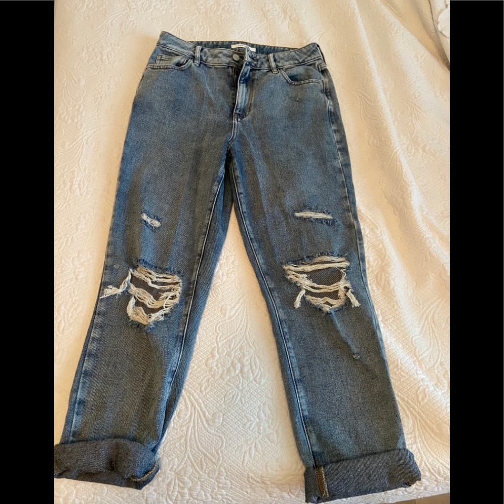 PacSun Distressed Blue Mom Jeans. Size 28.